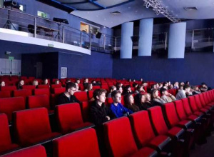 Klasa 7a, 8a i 8b na spektaklu teatralnym "Dziady"