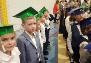 Uczniowie klasy pierwszej stoją podczas uroczystości szkolnej.