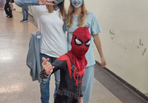 Dwie Smerfetki i Spiderman