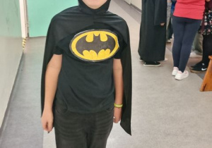 Chłopiec w stroju Batmana