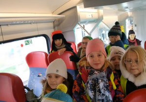 Uczniowie klasy 4a w pociągu ŁKA