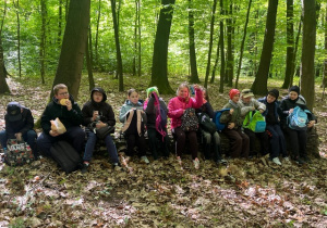 Przerwa w zajęciach - uczniowie klasy 4a podczas posiłku.