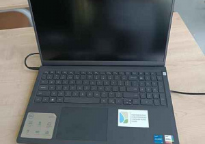 Laptop zakupiony w ramach projektu.