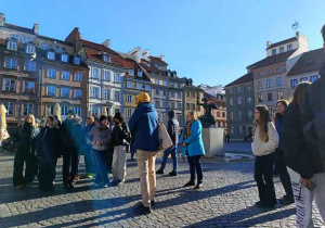 Klasy ósme na warszawskiej Starówce.