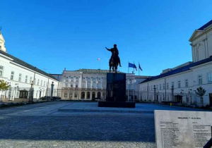 Pomnik Księcia Józefa Poniatowskiego w Warszawie, w tle Belweder.