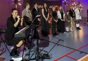 Podziękowanie dla występujących artystów.