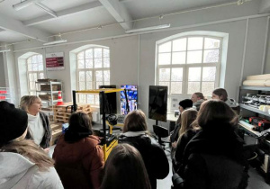 Klasa 7a w Centrum Kształcenia Ustawicznego w ramach obchodów Dnia Patrona.