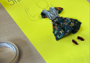 Praca uczniów przedstawiająca siłę kobiet.