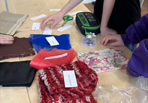 Różne rodzaje tkanin.