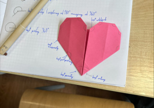 Poznawanie kątów z serduszkiem z origami.