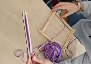 Małe krosno tkackie.