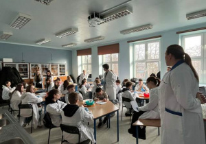 Widok na pracownię chemiczną.