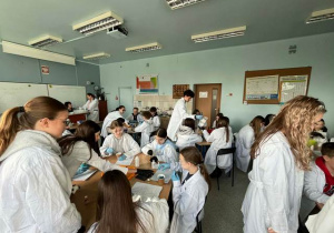 Widok na salę chemiczną.