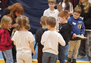 Przydzielanie przedszkolaków do grup tematycznych.