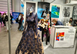 Stoisko wystawiennicze Liceum Plastycznego.