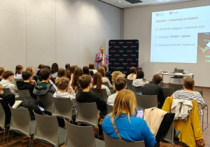 Widok na salę podczas wykładu.