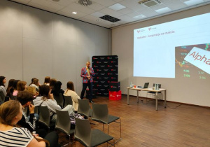 Uczniowie podczas wykładu.