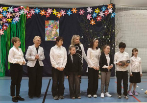 uczniowie podczas wręczania nagród.