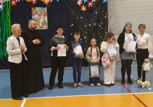 Nagrodzeni uczniowie.