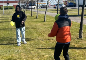 Zabawy rekreacyjne na powietrzu.