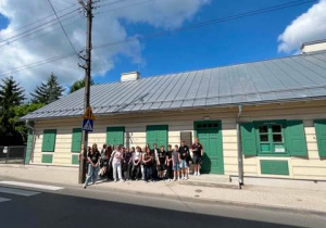 Uczniowie podczas zwiedzania Skierniewic.