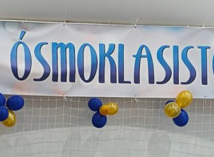 Baner z napisem Bal Ósmoklasisty.