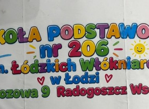 Plakat promujący szkołę.