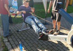 Mała siłownia pod chmurką.